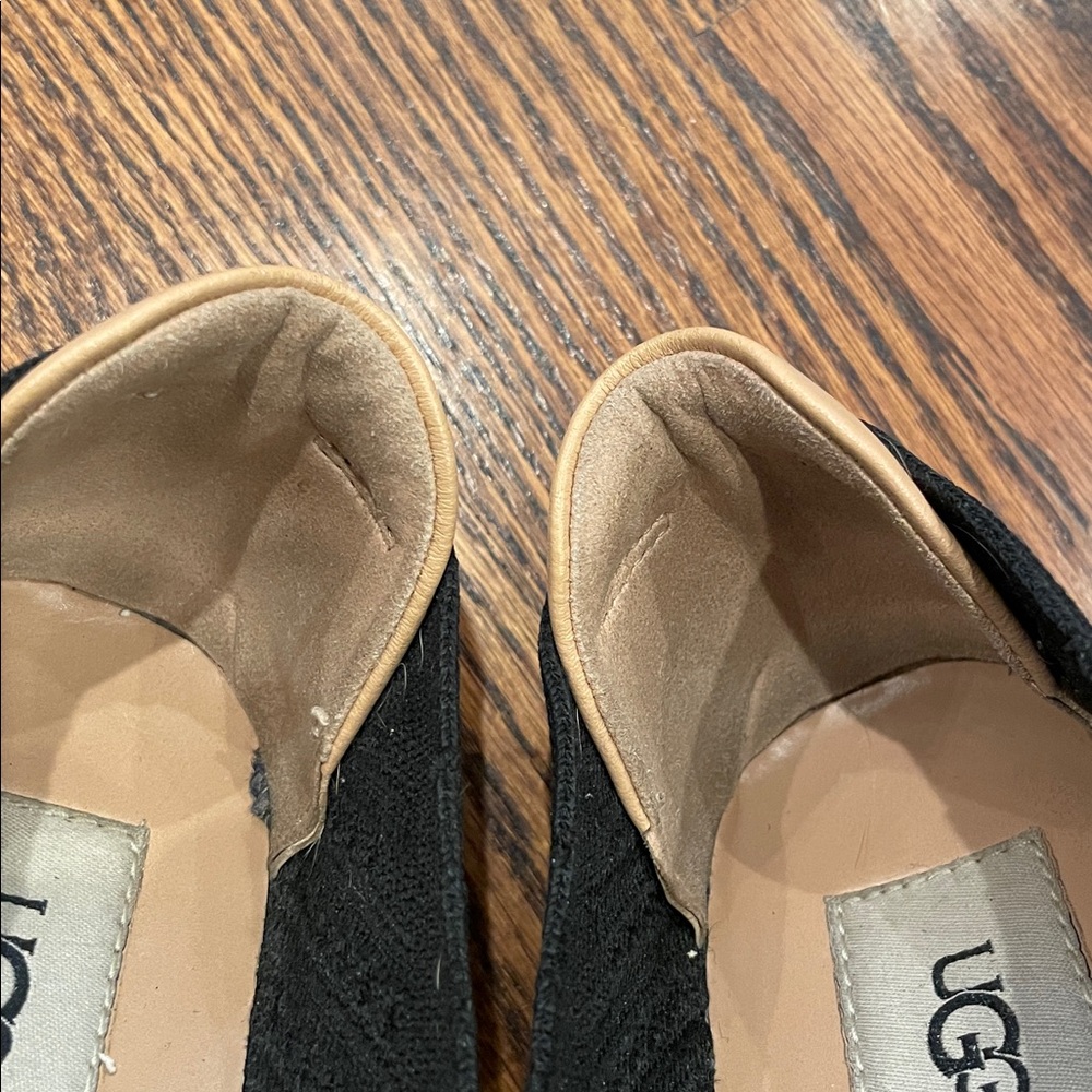 UGG sz 7.5 pull on black tan white woven sneakers flats - Picture 6 of 10